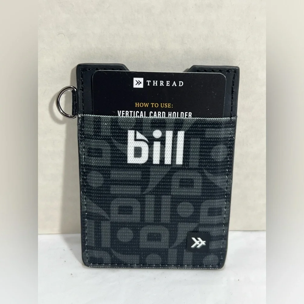 THREAD VERTICAL LEATHER WALLET Built in metal D-ring to attach lanyard, key hook